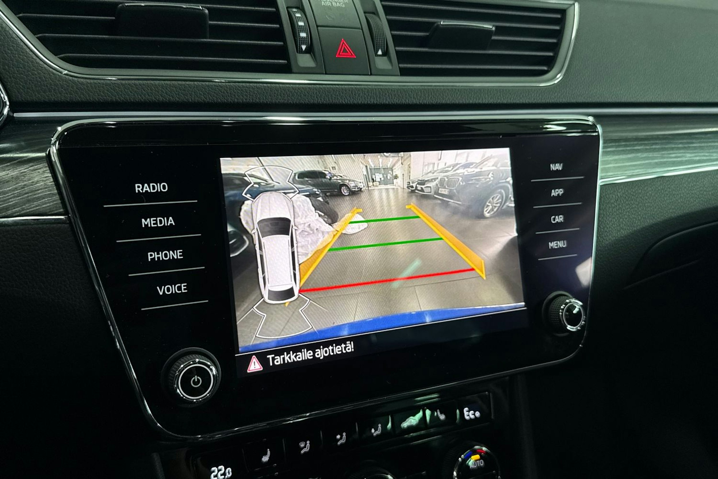 sininen Skoda Superb 2020 kuva 22.