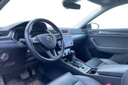 musta Skoda Superb 2020 kuva 3.