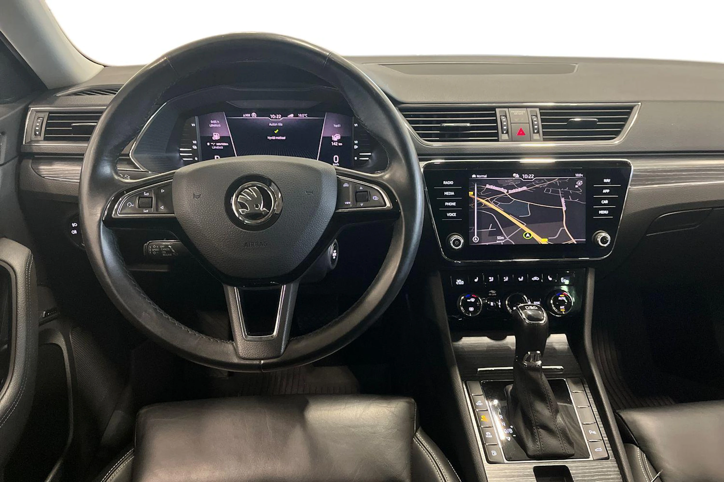musta Skoda Superb 2020 kuva 7.
