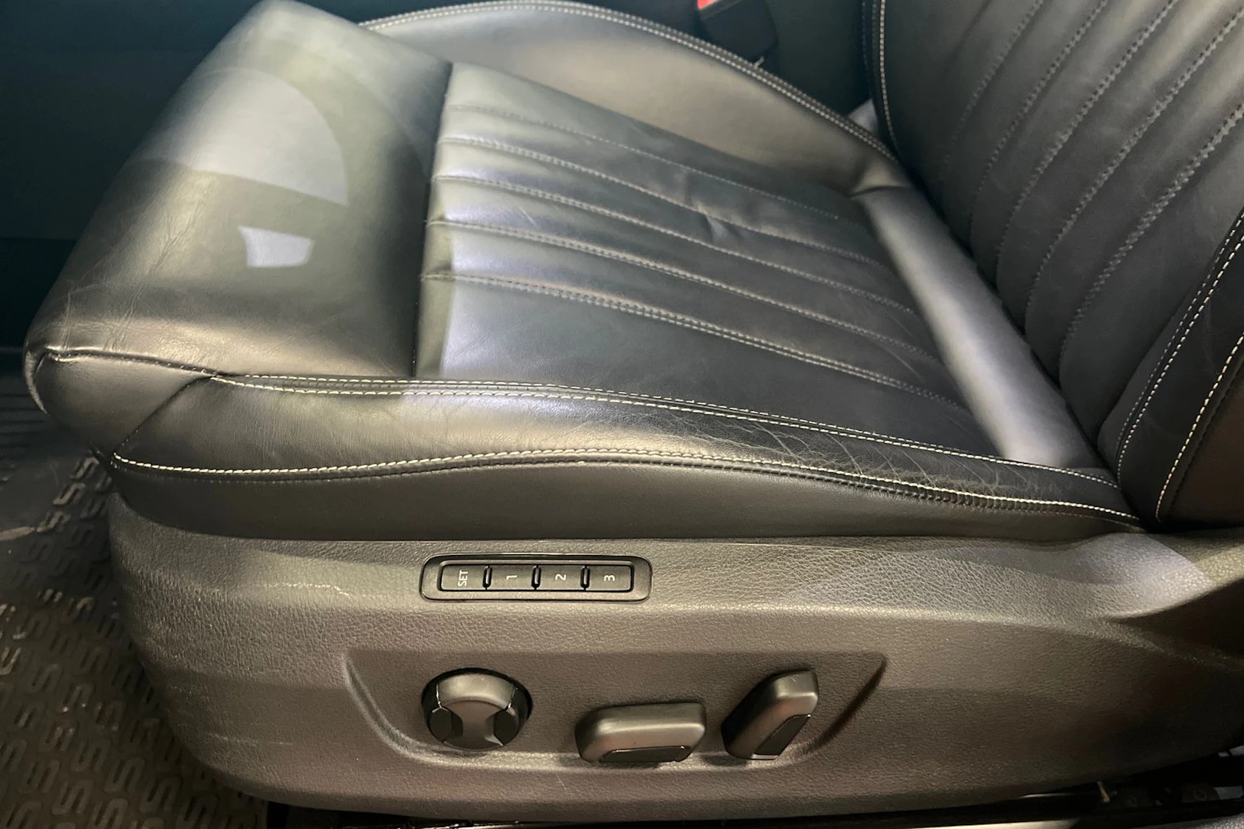 musta Skoda Superb 2020 kuva 12.
