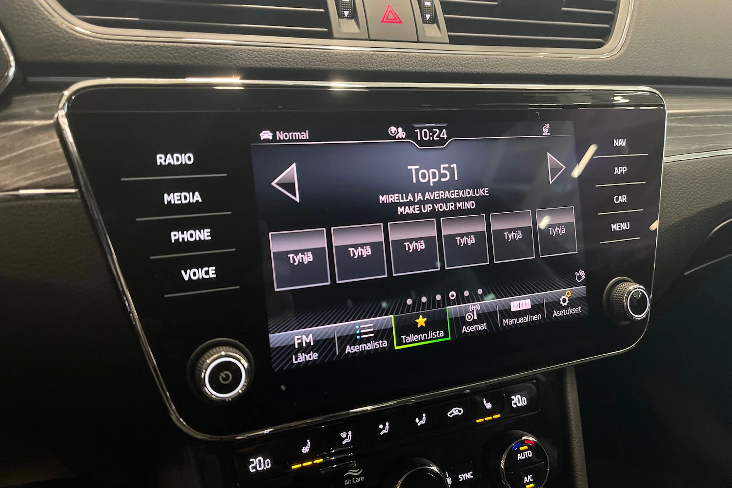 musta Skoda Superb 2020 kuva 20.