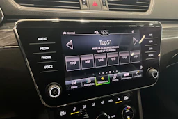 musta Skoda Superb 2020 kuva 20.