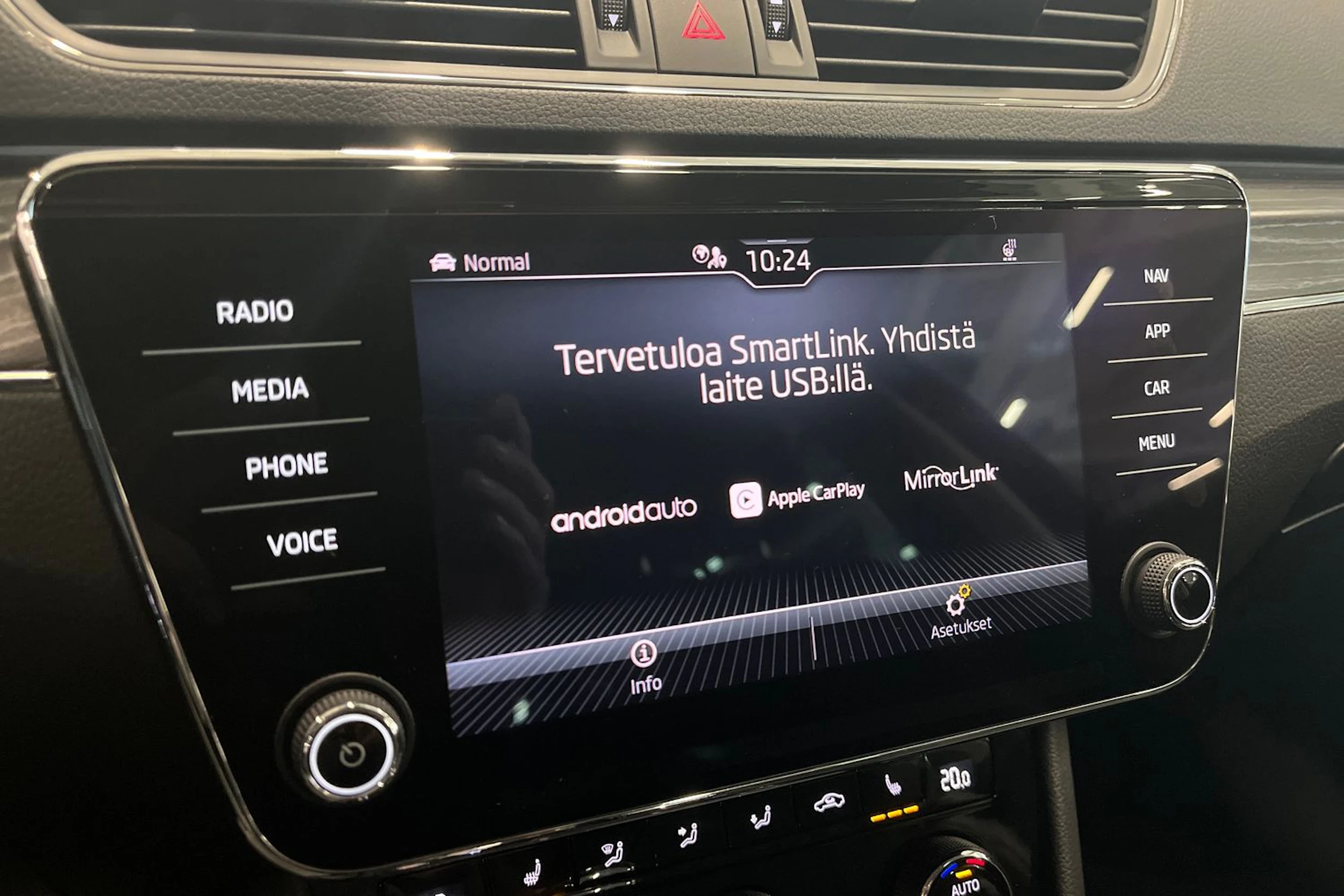 musta Skoda Superb 2020 kuva 21.
