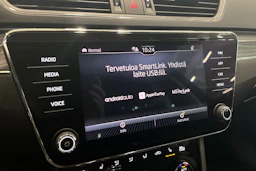 musta Skoda Superb 2020 kuva 21.