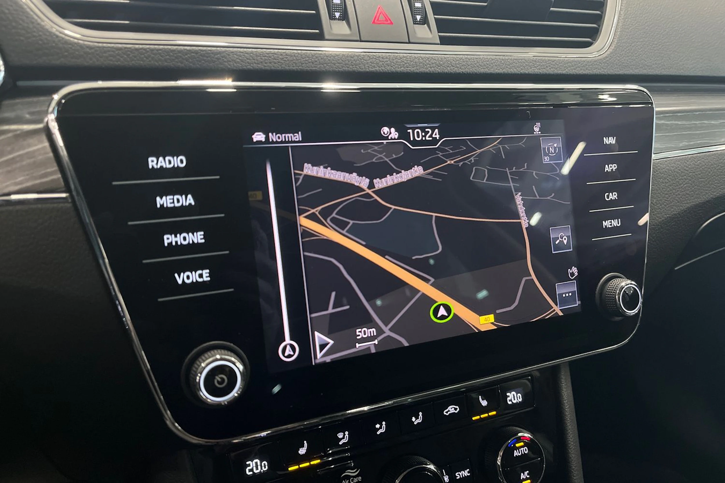 musta Skoda Superb 2020 kuva 22.