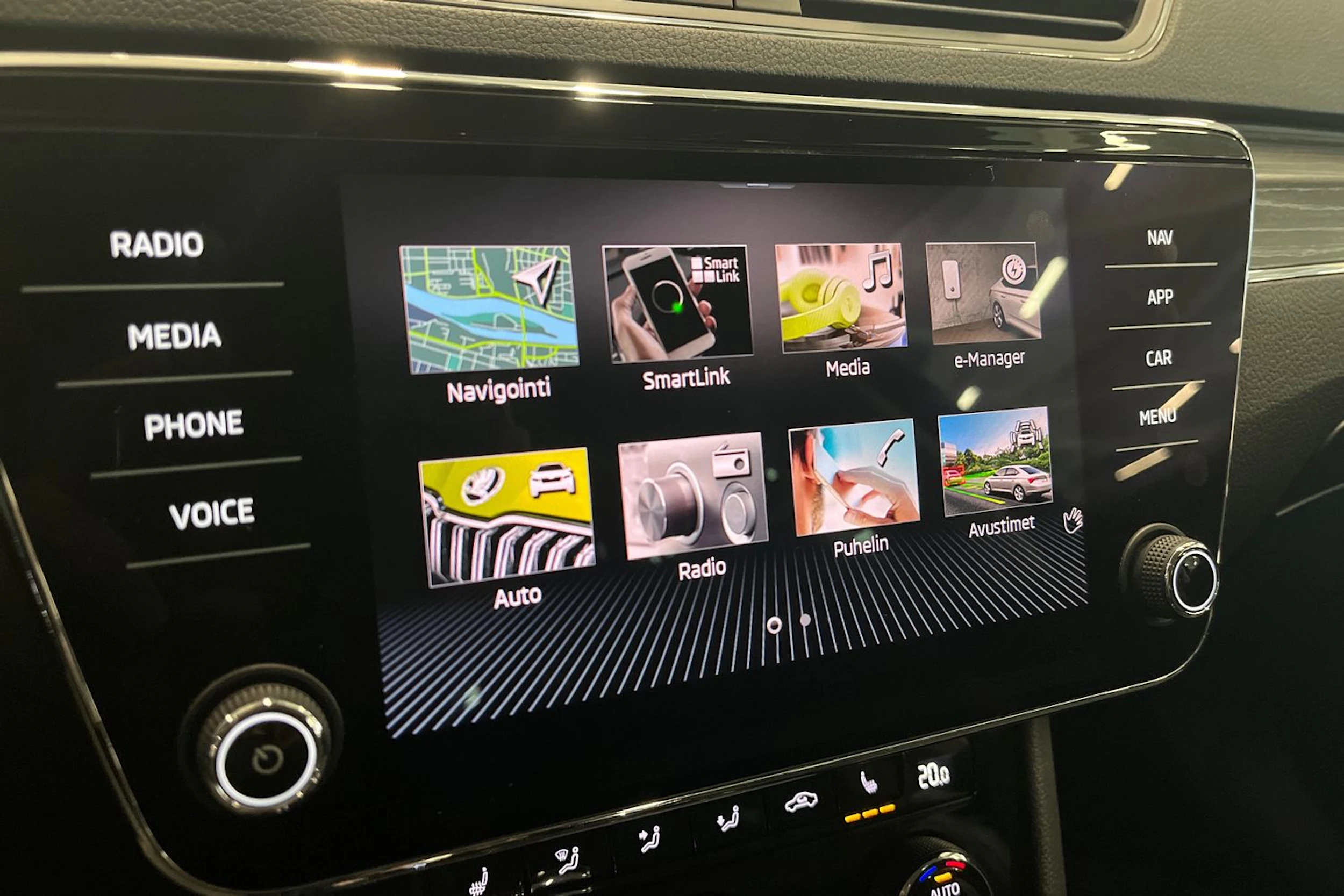 musta Skoda Superb 2020 kuva 24.