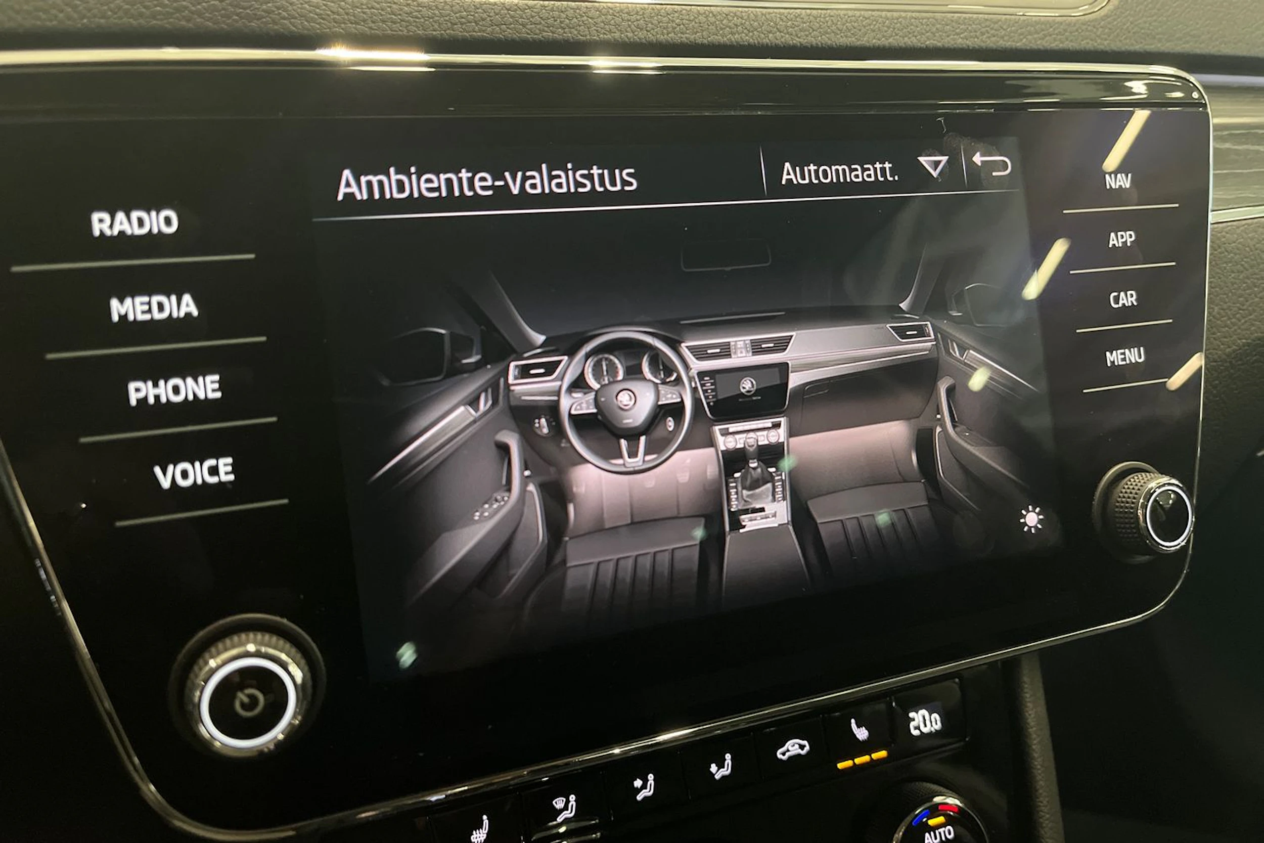 musta Skoda Superb 2020 kuva 27.