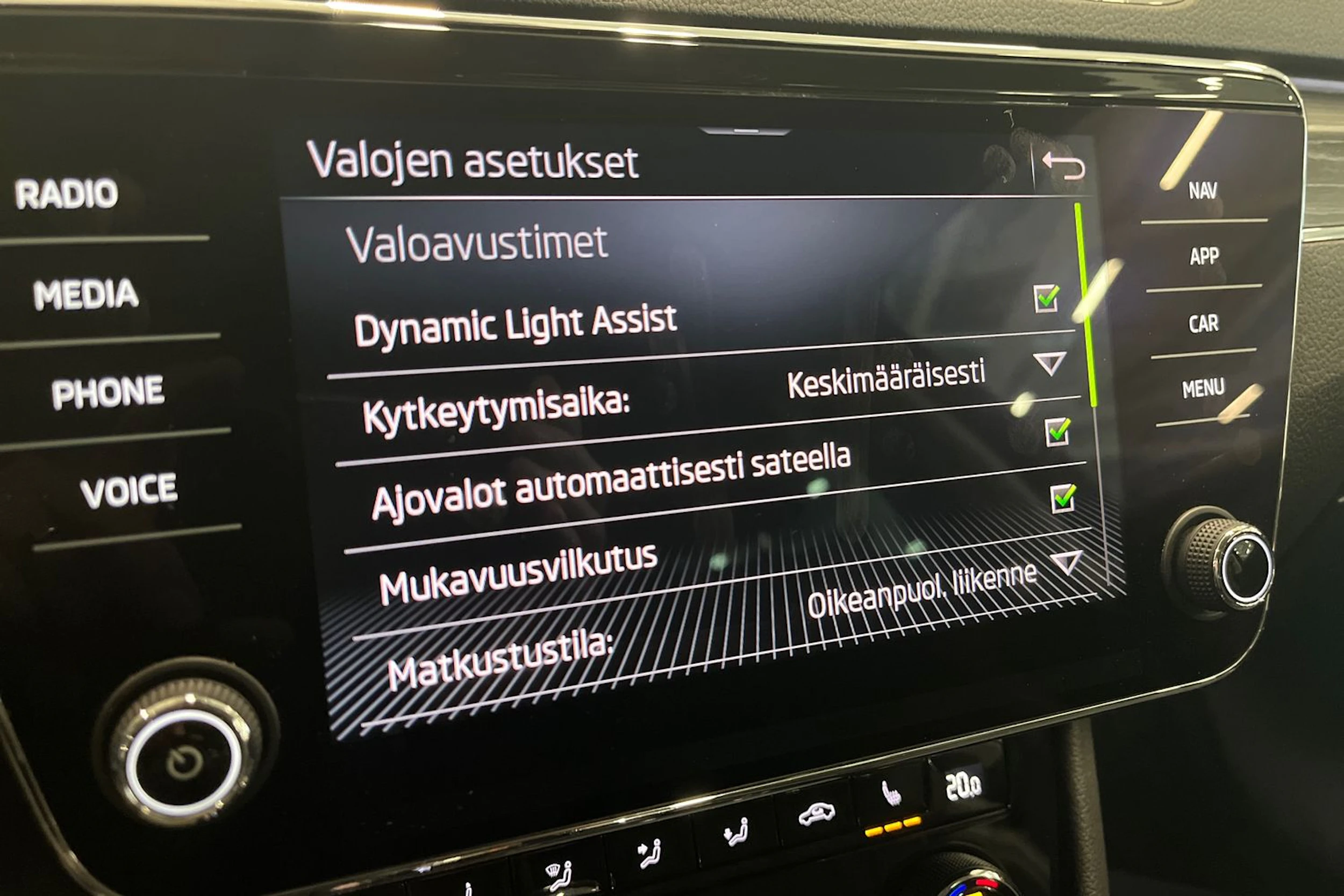 musta Skoda Superb 2020 kuva 28.