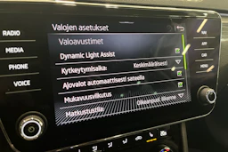 musta Skoda Superb 2020 kuva 28.