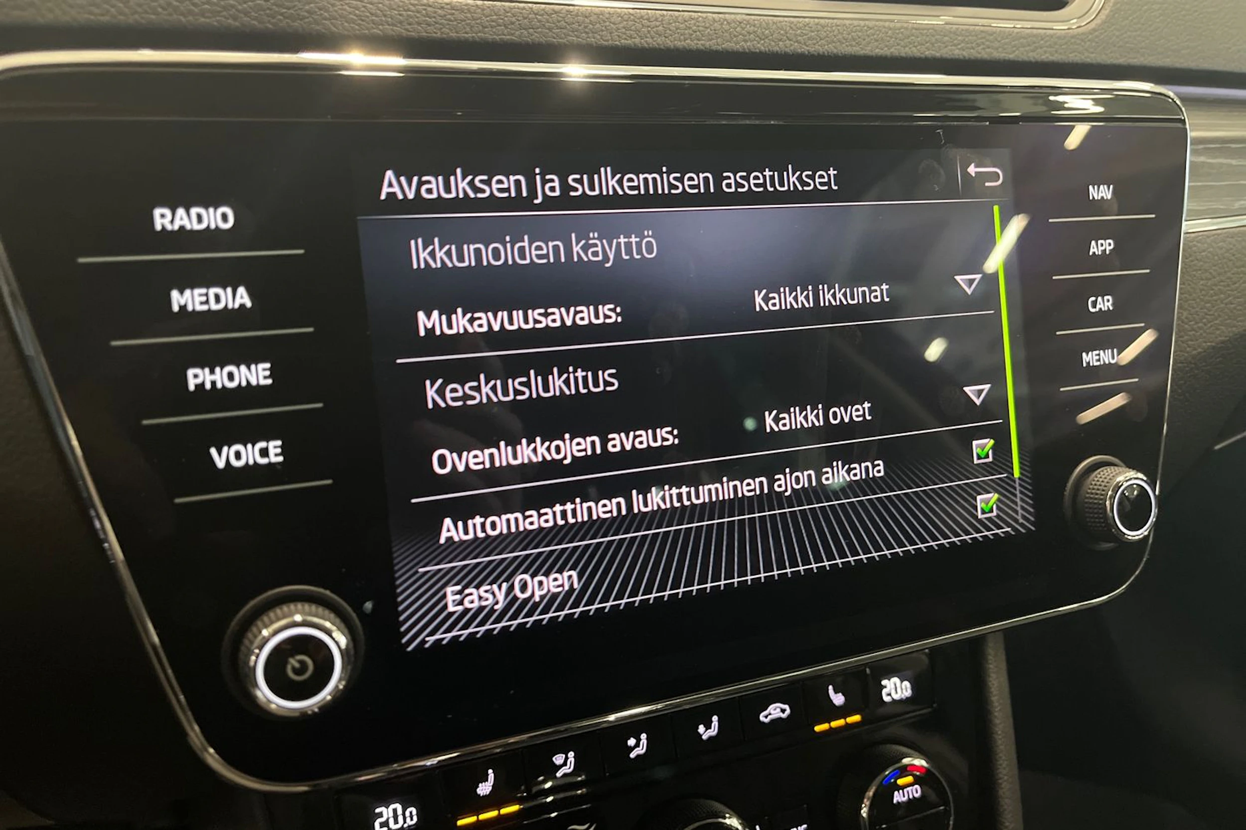 musta Skoda Superb 2020 kuva 30.