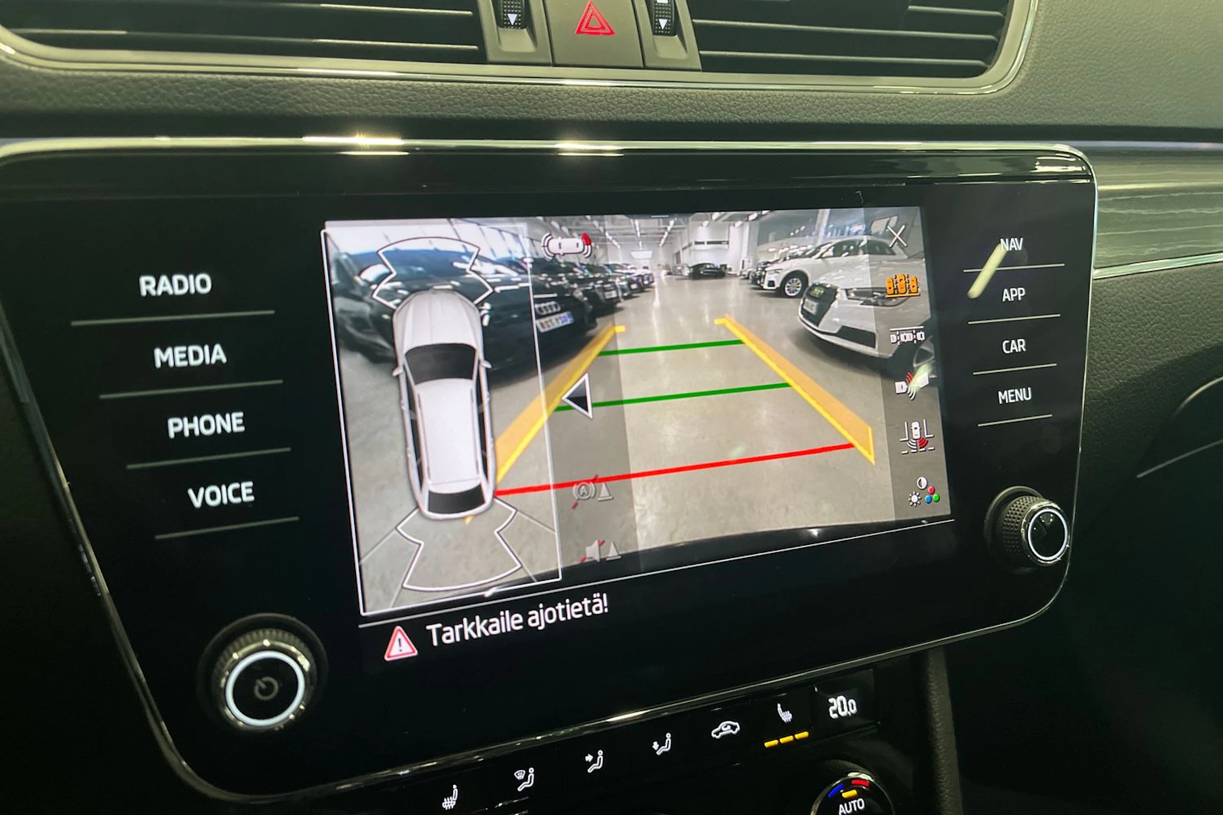 musta Skoda Superb 2020 kuva 31.