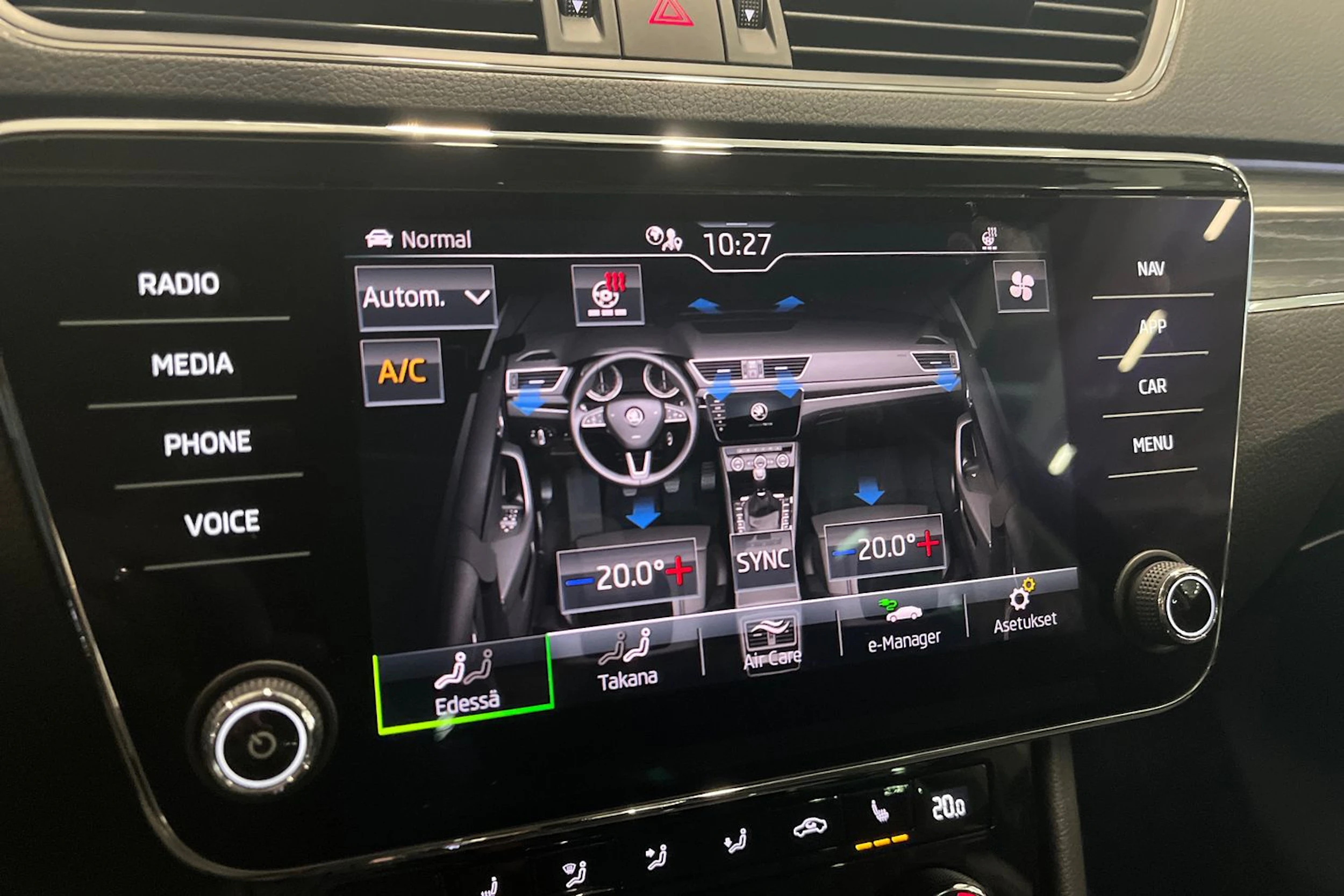 musta Skoda Superb 2020 kuva 32.