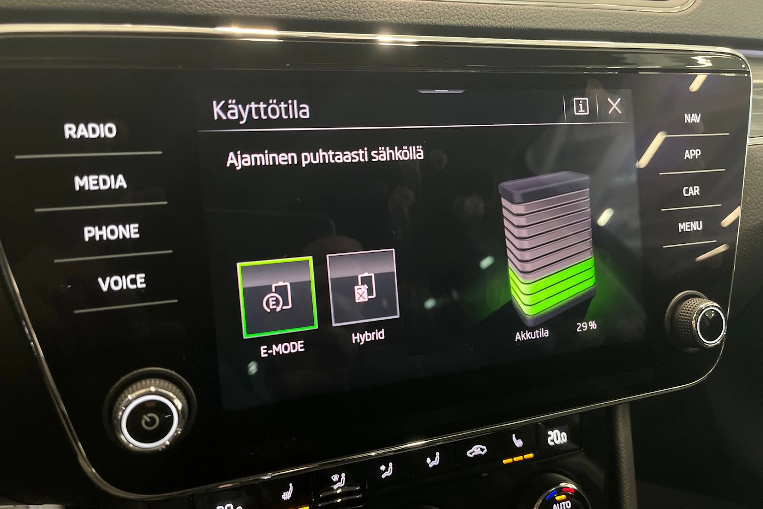 musta Skoda Superb 2020 kuva 35.