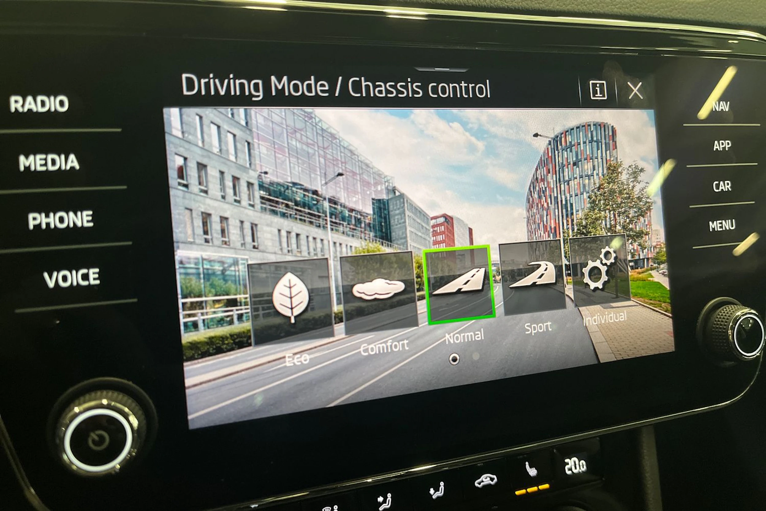 musta Skoda Superb 2020 kuva 36.