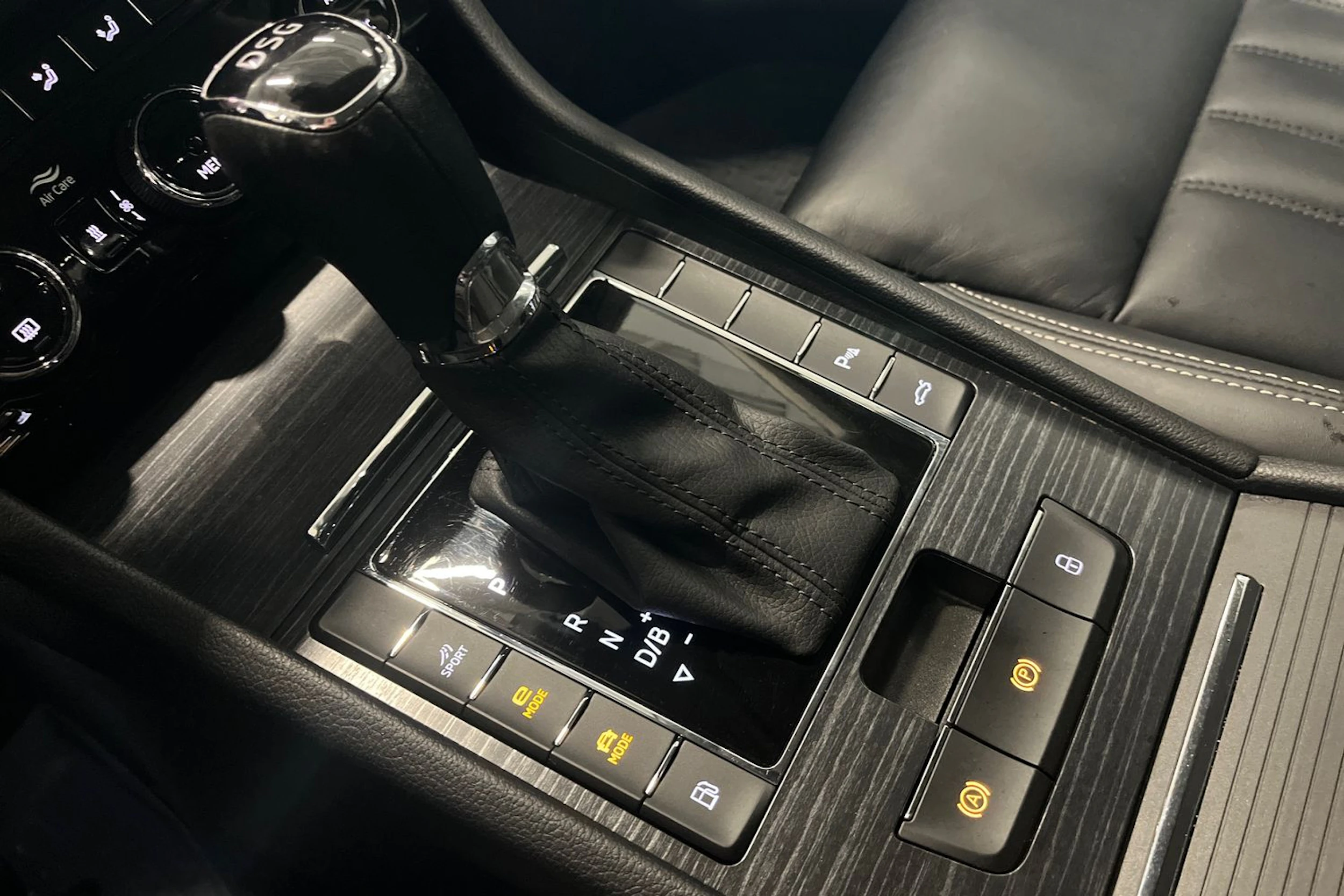 musta Skoda Superb 2020 kuva 39.