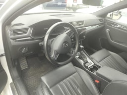 valkoinen Skoda Superb 2020 kuva 3.