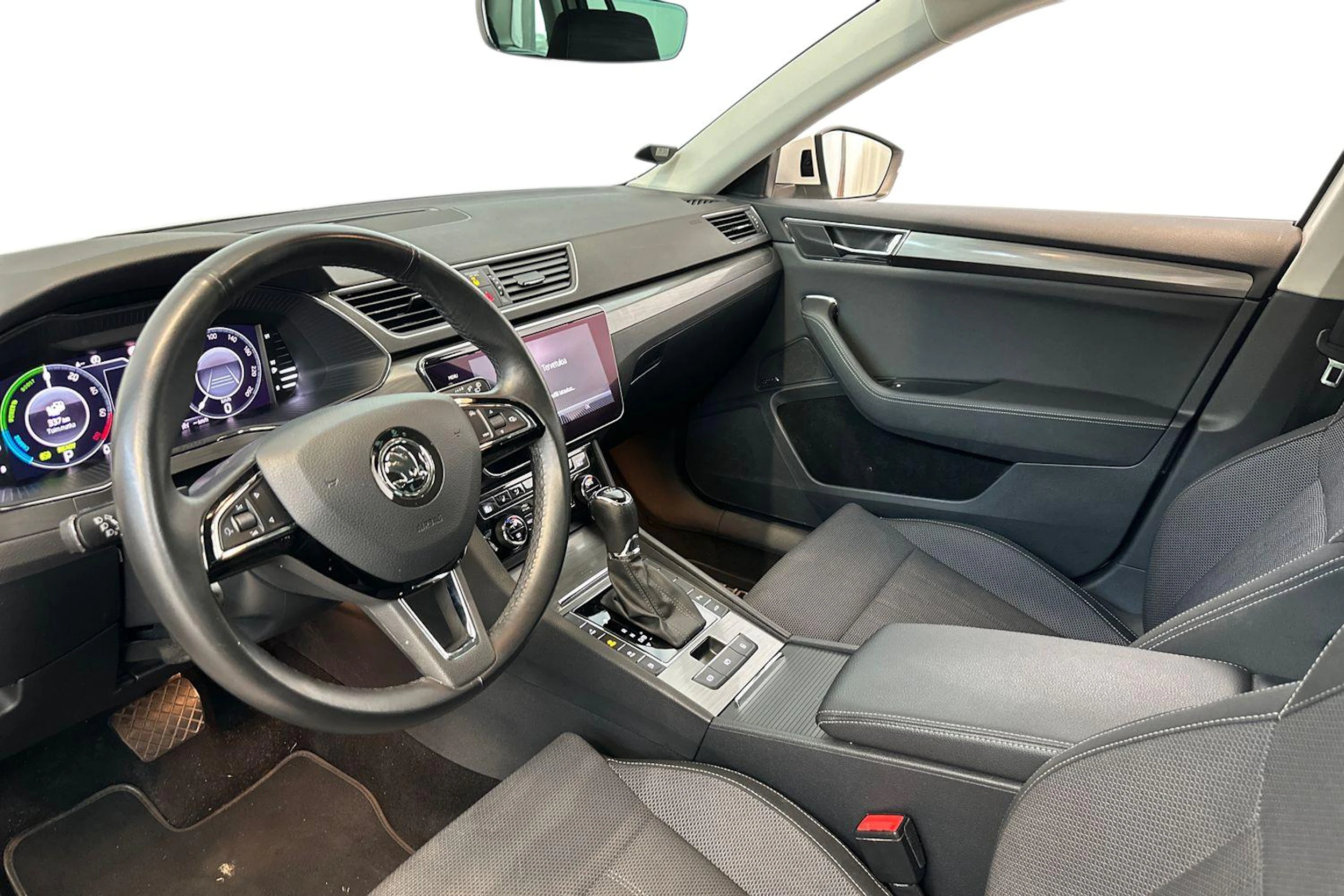 valkoinen Skoda Superb 2020 kuva 3.