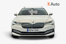 valkoinen Skoda Superb 2020 kuva 4.