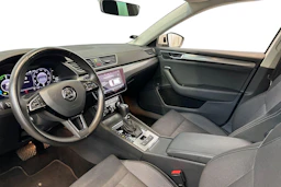 valkoinen Skoda Superb 2020 kuva 6.