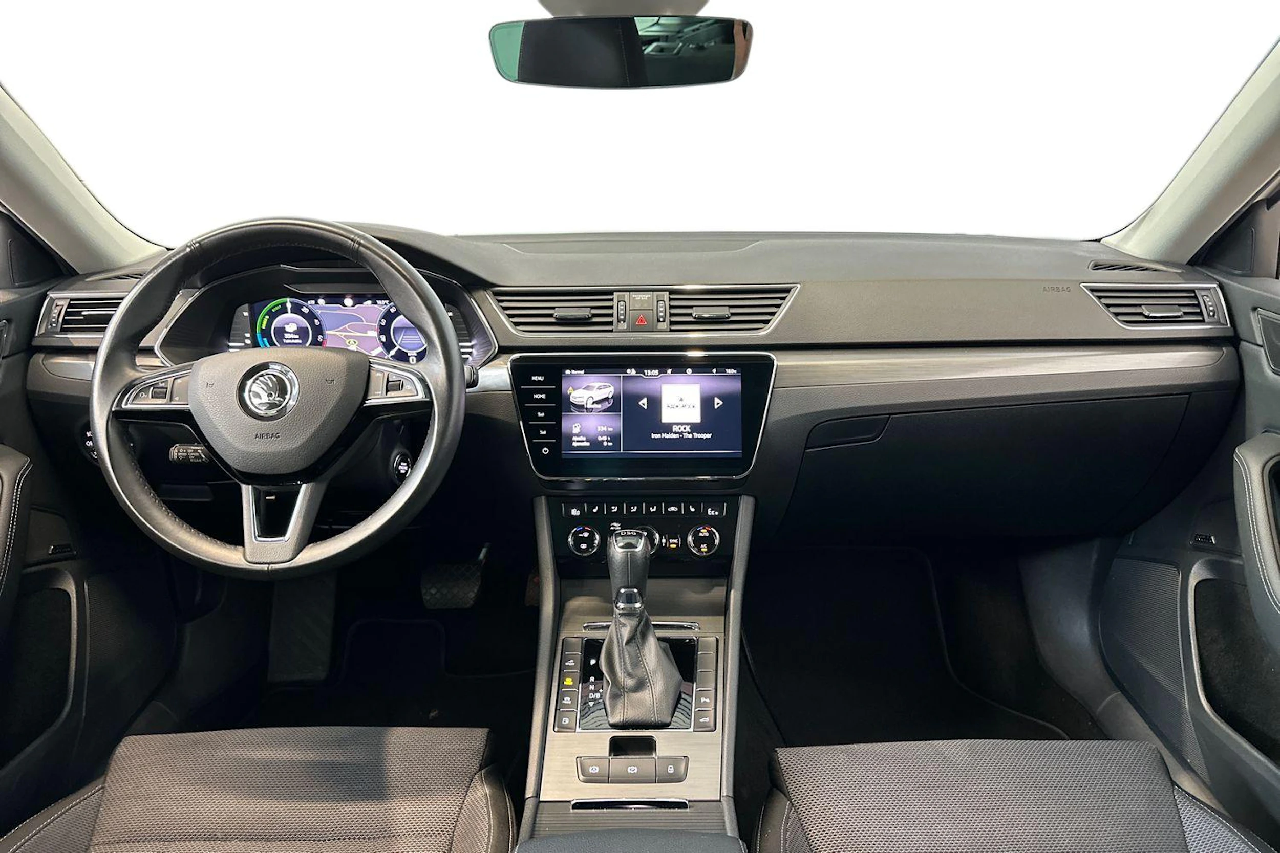 valkoinen Skoda Superb 2020 kuva 9.