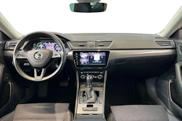valkoinen Skoda Superb 2020 kuva 9.