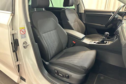 valkoinen Skoda Superb 2020 kuva 11.