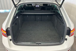 valkoinen Skoda Superb 2020 kuva 13.