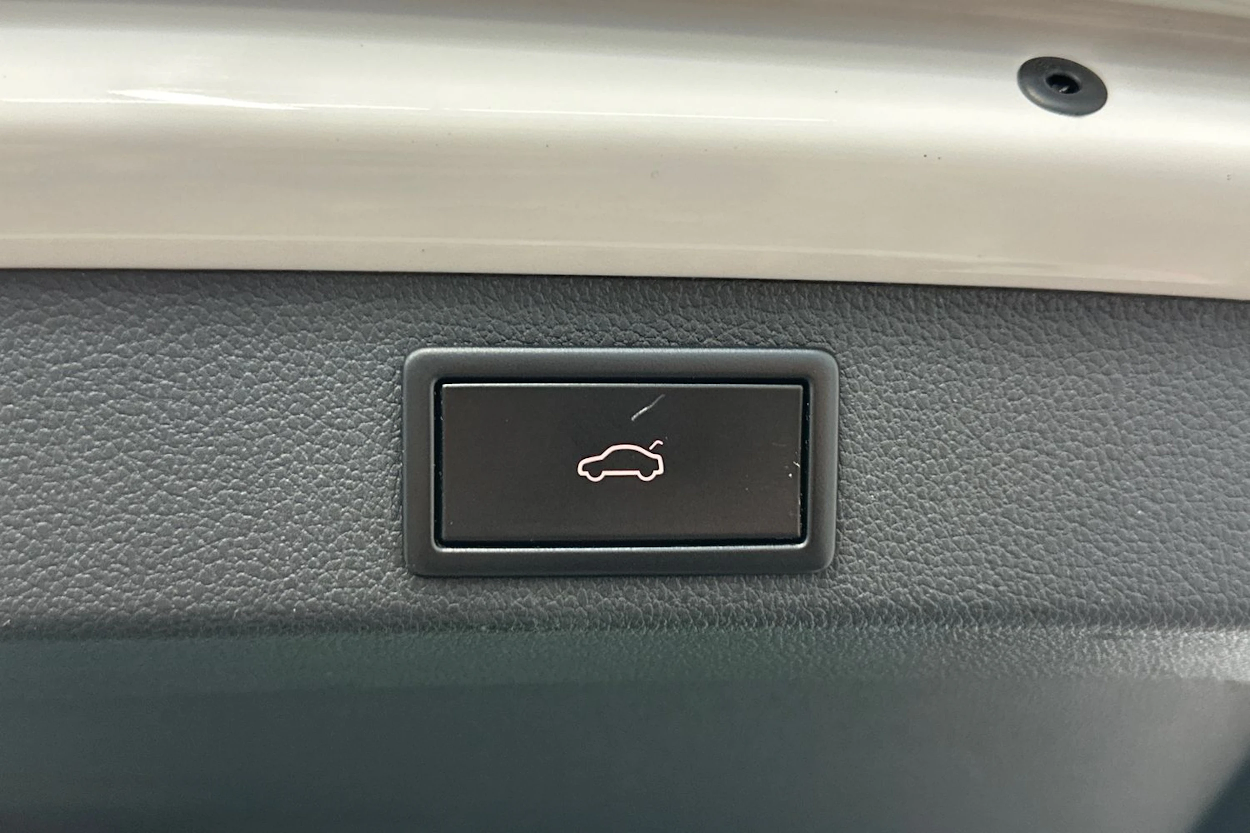valkoinen Skoda Superb 2020 kuva 14.