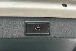 valkoinen Skoda Superb 2020 kuva 14.