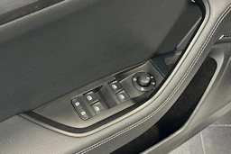 valkoinen Skoda Superb 2020 kuva 15.