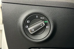 valkoinen Skoda Superb 2020 kuva 17.