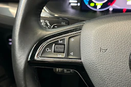 valkoinen Skoda Superb 2020 kuva 18.