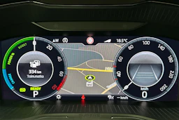 valkoinen Skoda Superb 2020 kuva 21.