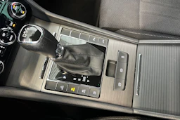 valkoinen Skoda Superb 2020 kuva 22.