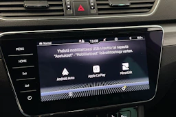 valkoinen Skoda Superb 2020 kuva 24.