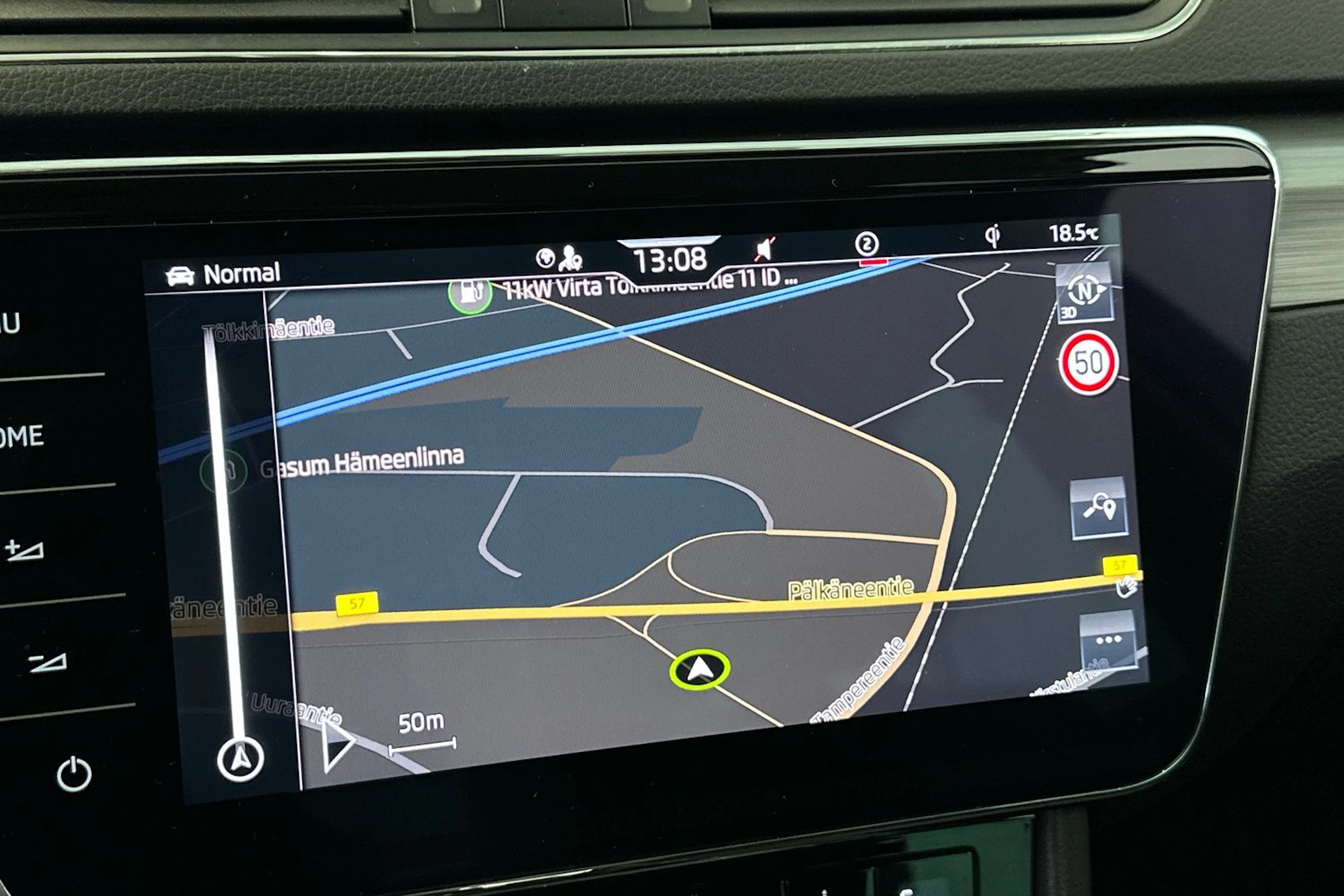 valkoinen Skoda Superb 2020 kuva 25.
