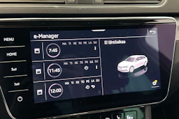 valkoinen Skoda Superb 2020 kuva 26.