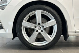 valkoinen Skoda Superb 2020 kuva 29.