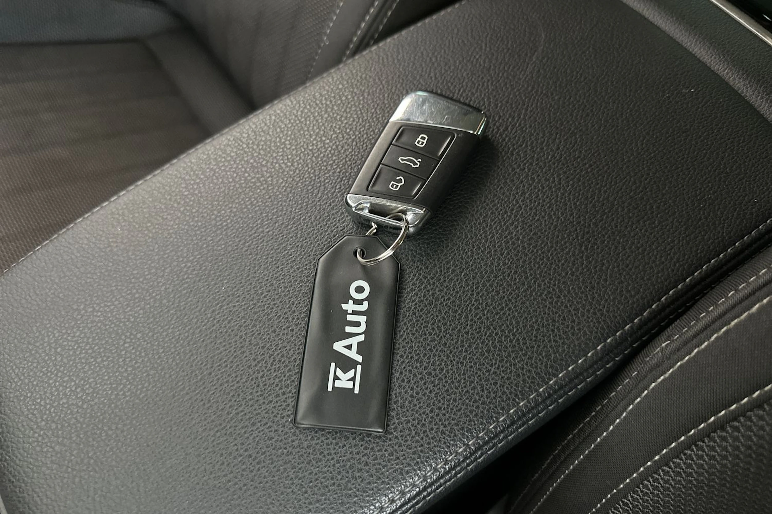 valkoinen Skoda Superb 2020 kuva 31.