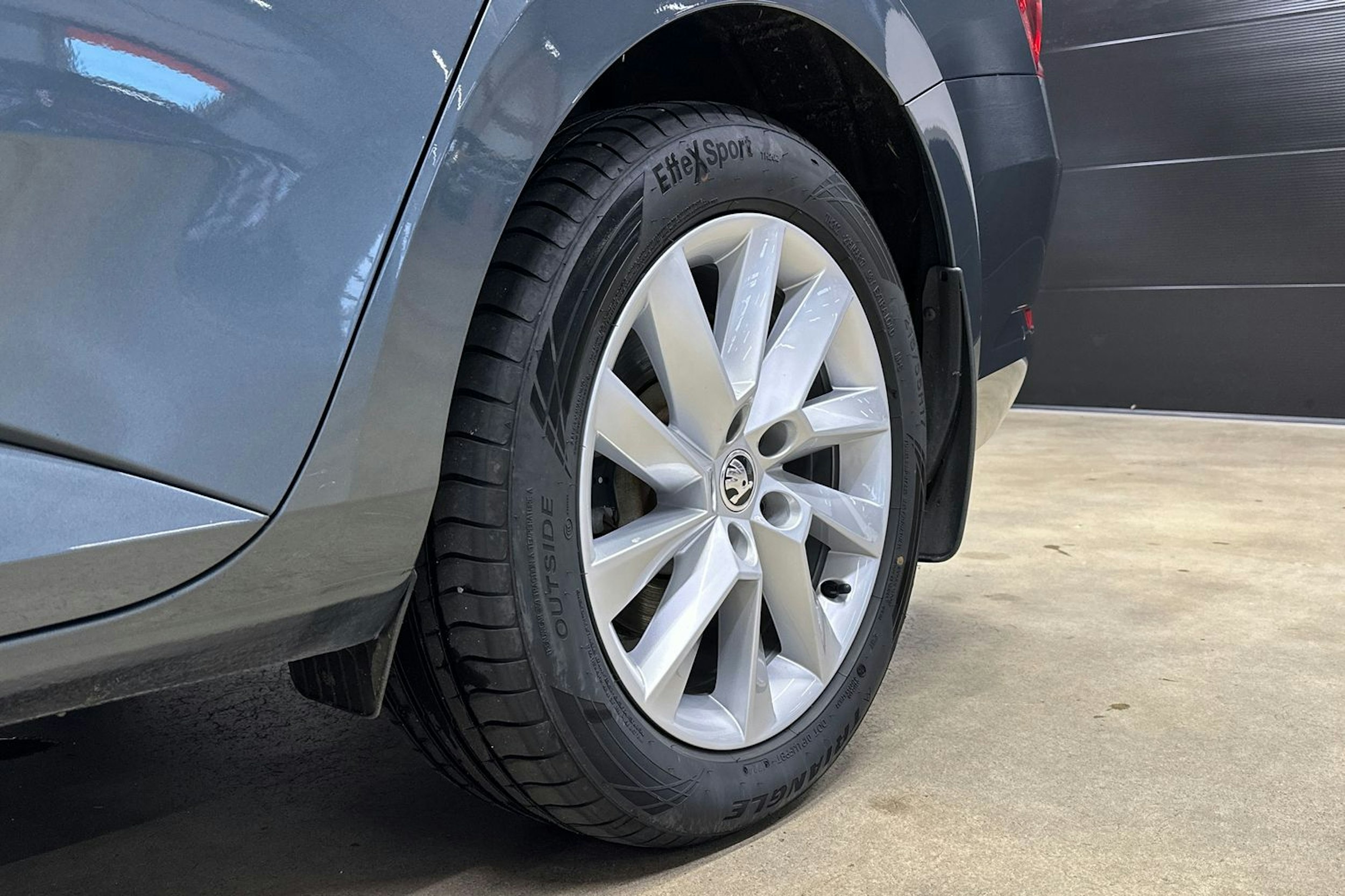 met. harmaa Skoda Superb 2020 kuva 11.