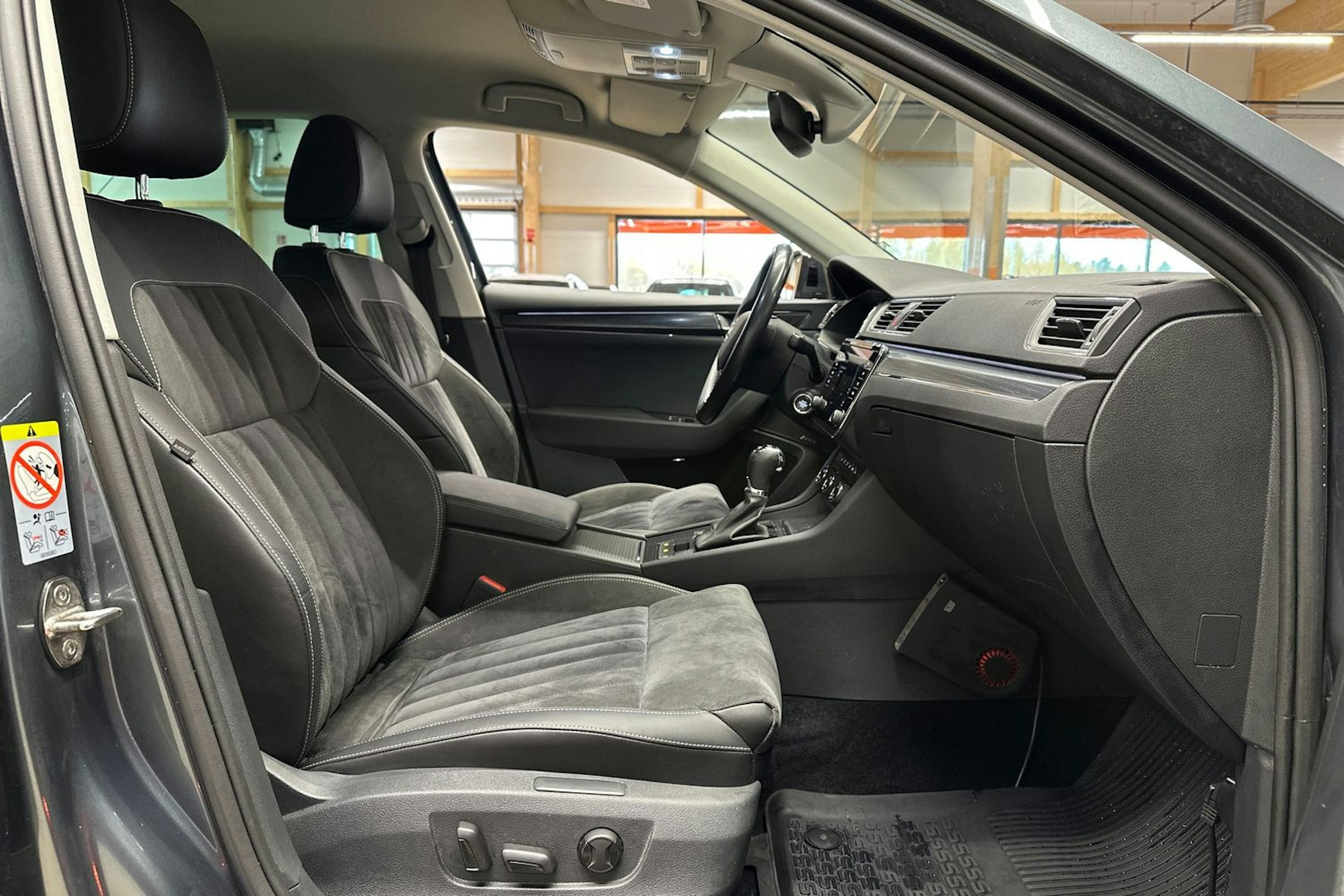 met. harmaa Skoda Superb 2020 kuva 15.