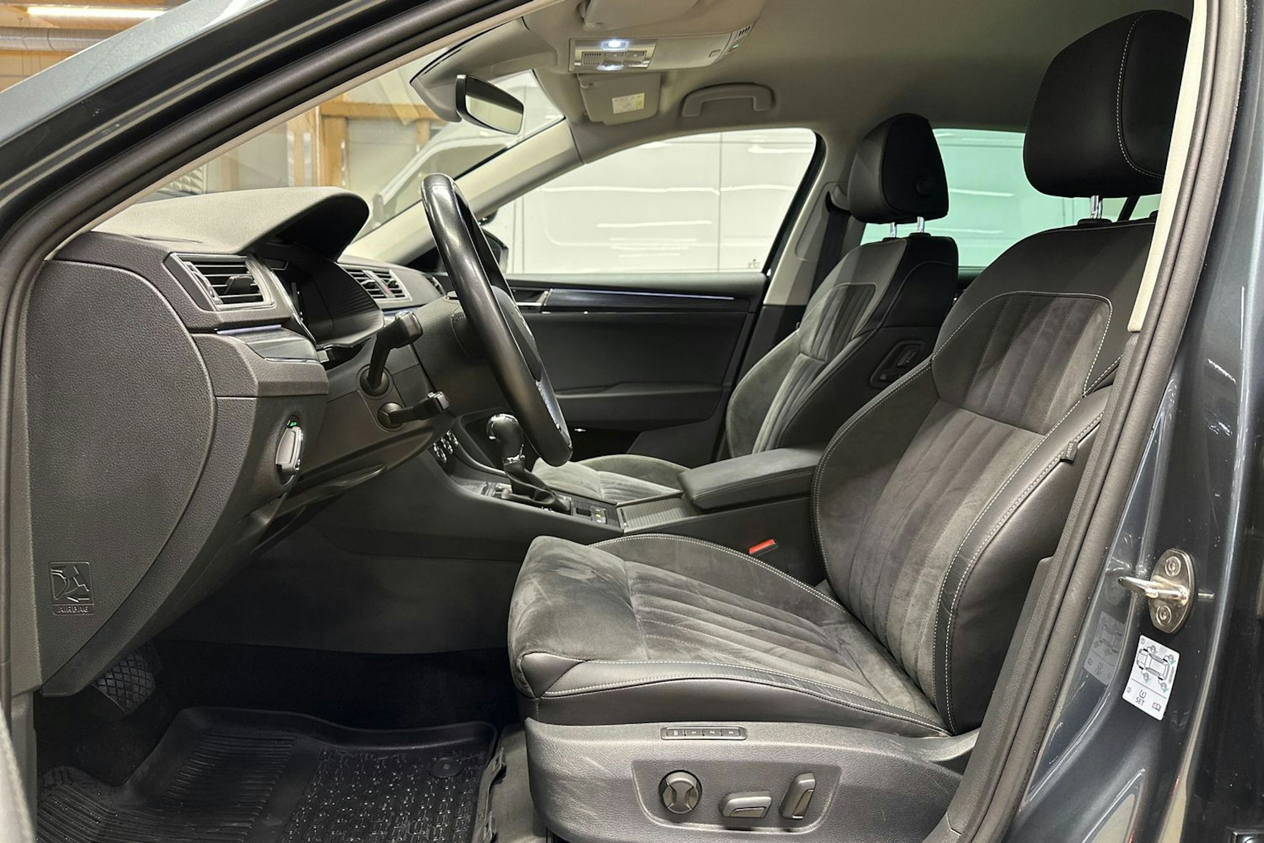 met. harmaa Skoda Superb 2020 kuva 18.