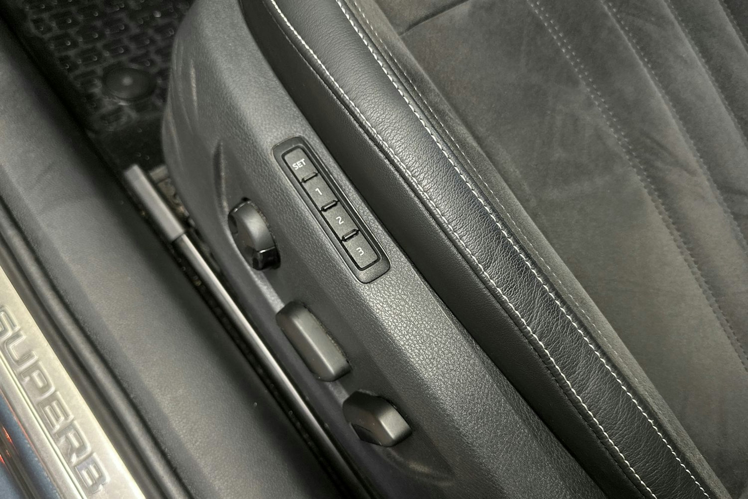 met. harmaa Skoda Superb 2020 kuva 19.