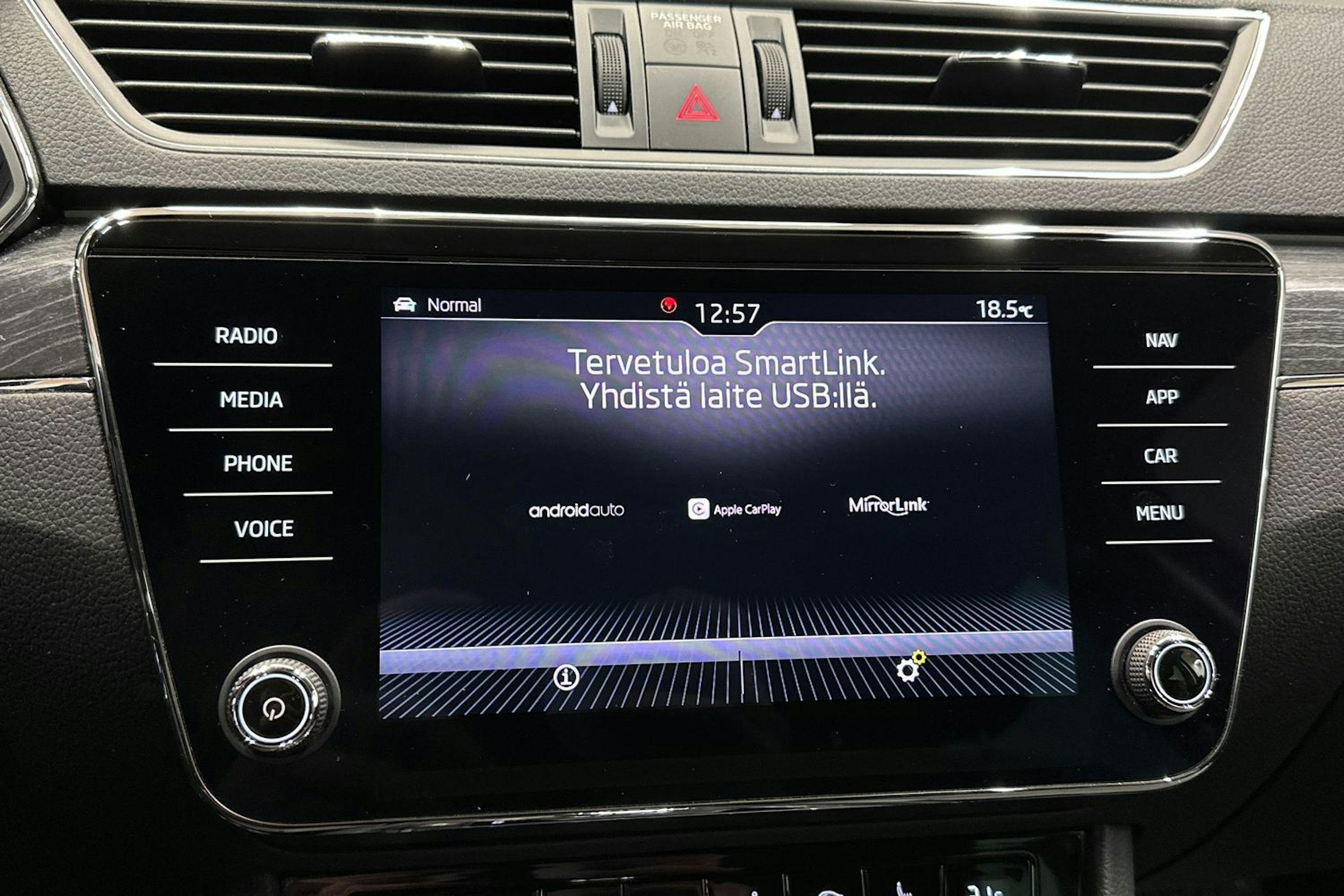 met. harmaa Skoda Superb 2020 kuva 23.