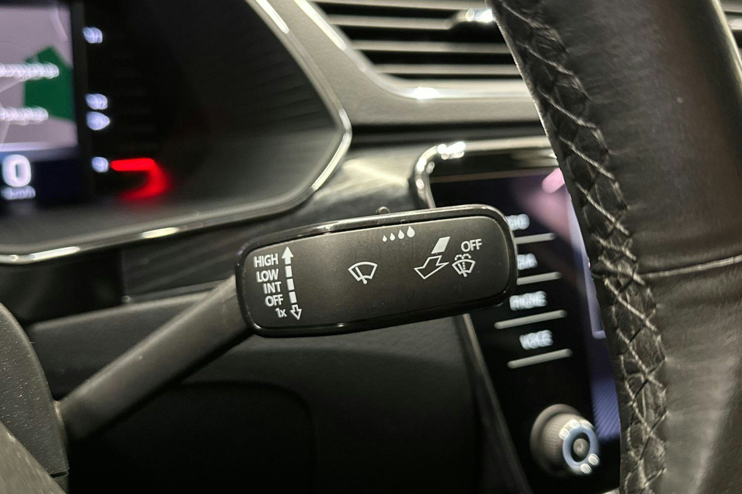 met. harmaa Skoda Superb 2020 kuva 32.