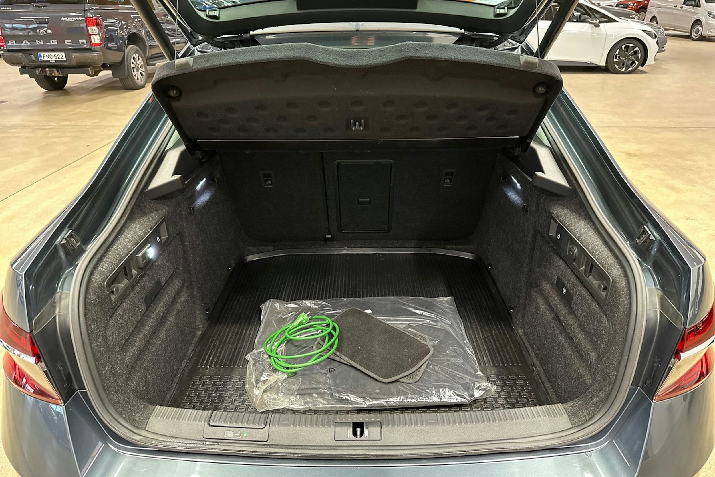 met. harmaa Skoda Superb 2020 kuva 37.