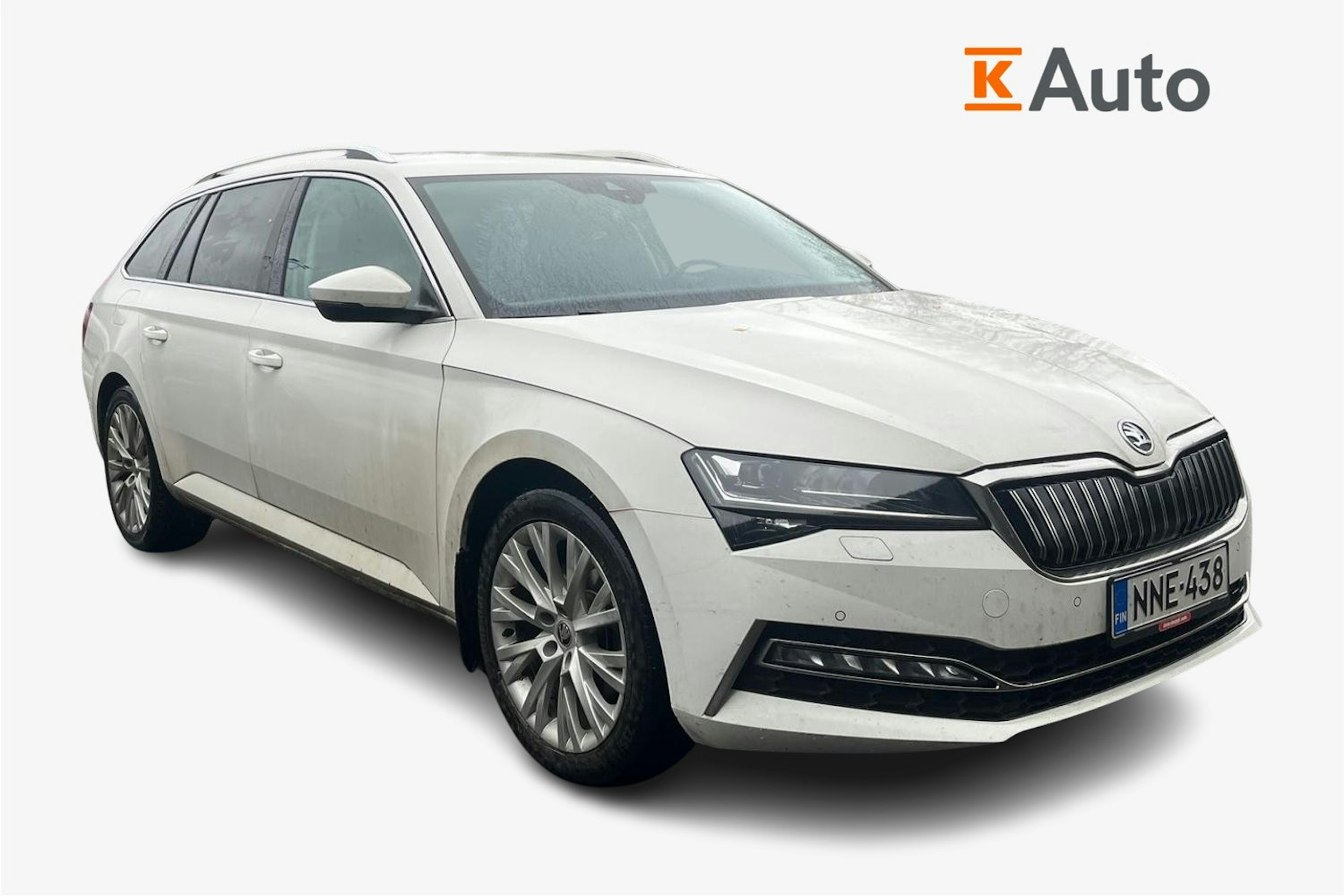 Valkoinen Skoda Superb 2020 kuva 1.