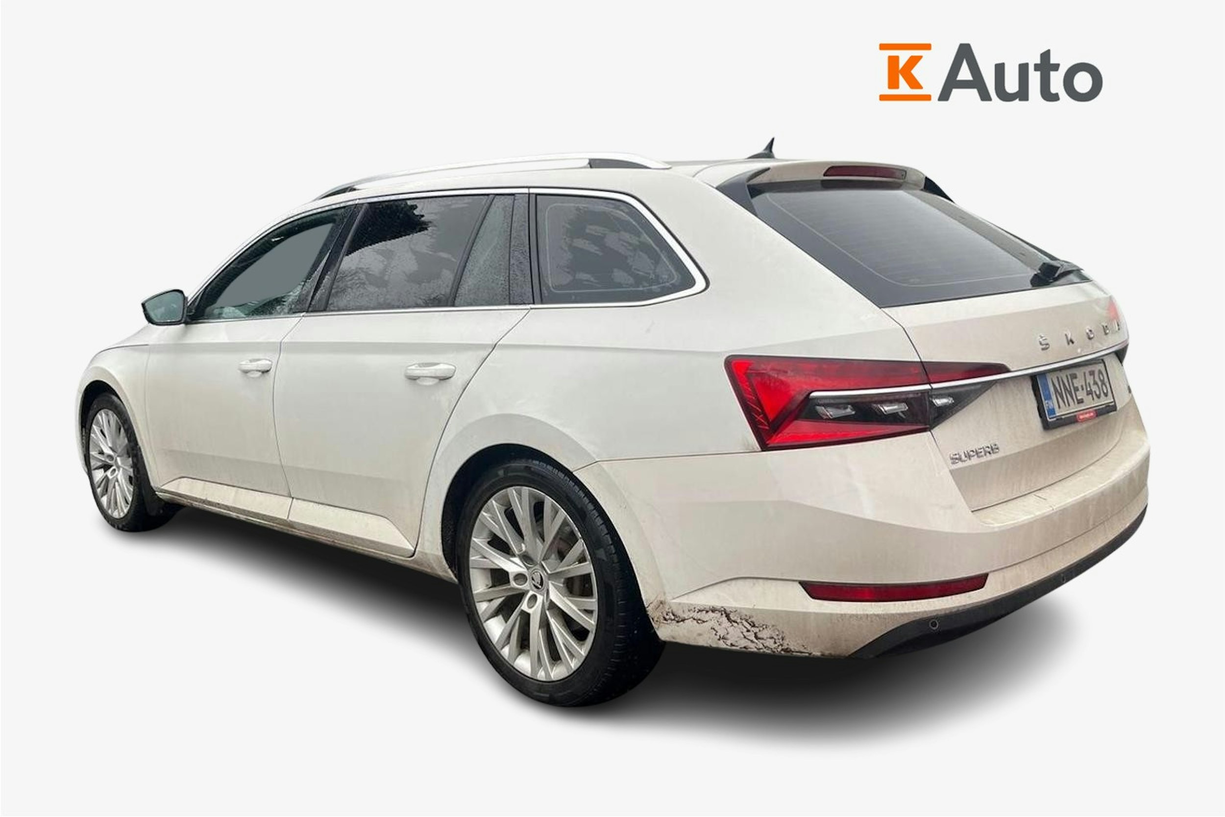 Valkoinen Skoda Superb 2020 kuva 2.