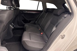 Valkoinen Skoda Superb 2020 kuva 8.