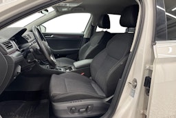 Valkoinen Skoda Superb 2020 kuva 9.